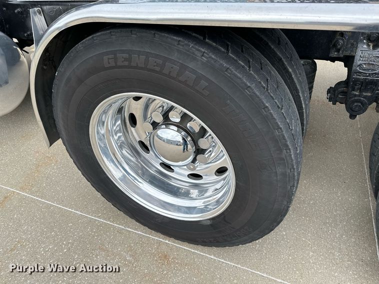 image for item DO4964 1998 Peterbilt 379  semi truck