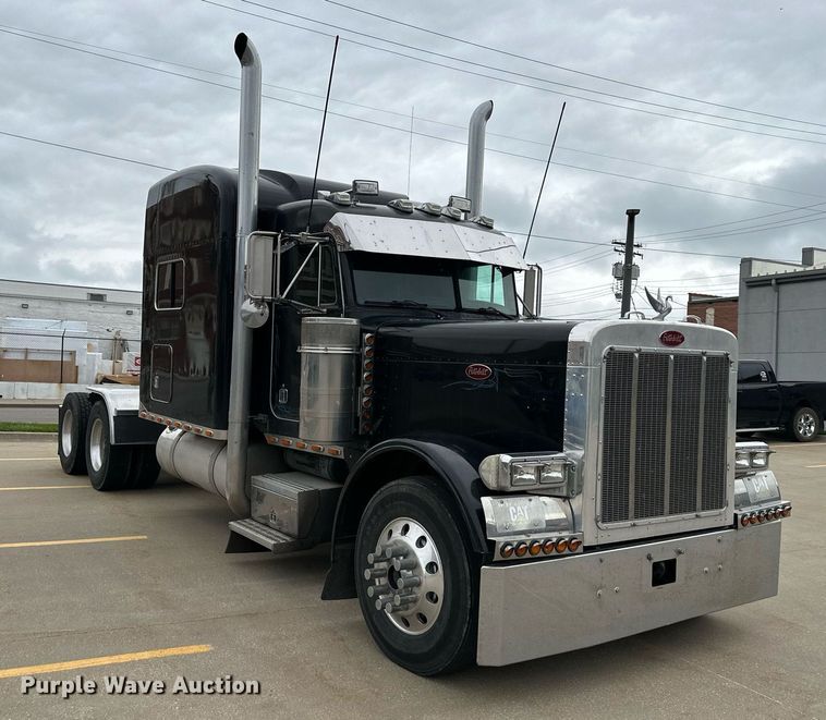 image for item DO4965 2004 Peterbilt 379  semi truck