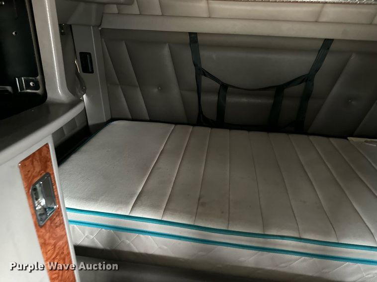 image for item DO4965 2004 Peterbilt 379  semi truck