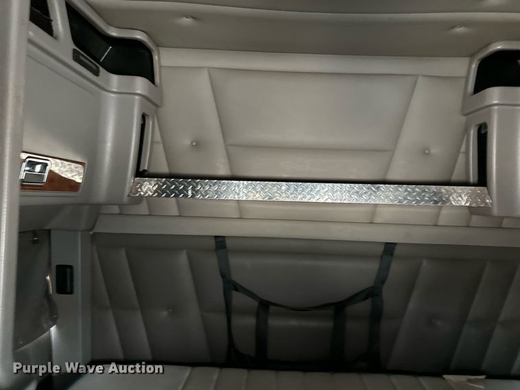 image for item DO4965 2004 Peterbilt 379  semi truck