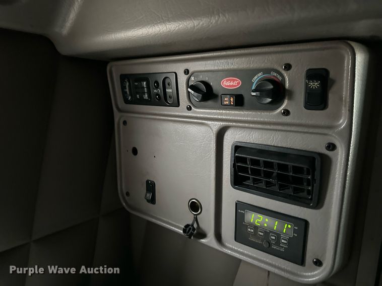 image for item DO4965 2004 Peterbilt 379  semi truck