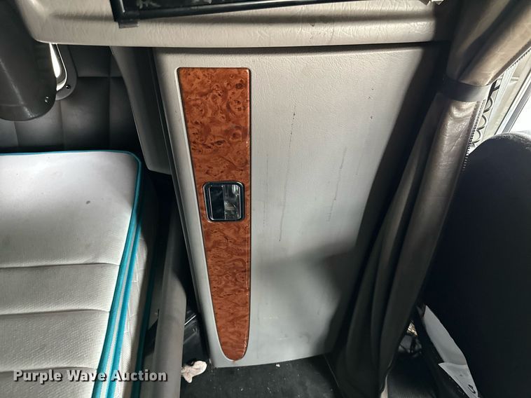 image for item DO4965 2004 Peterbilt 379  semi truck