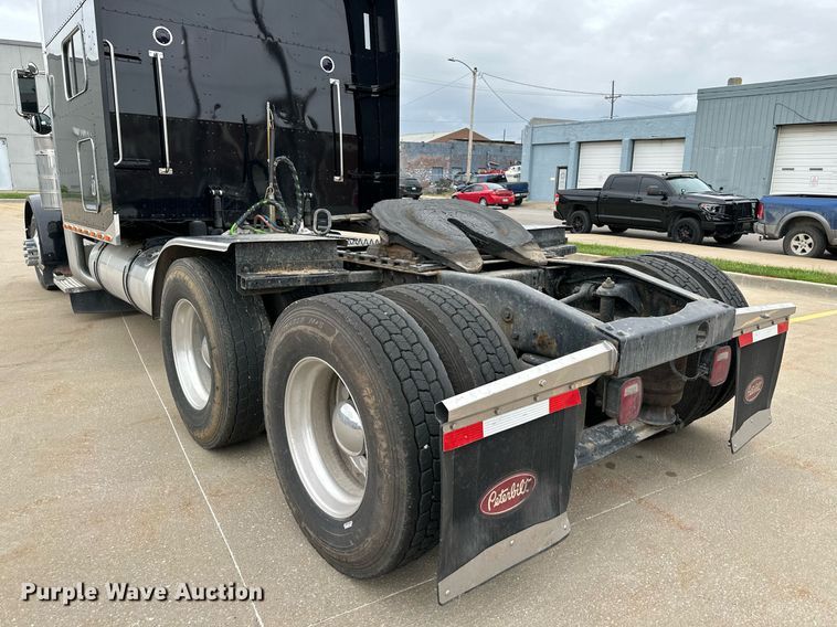 image for item DO4965 2004 Peterbilt 379  semi truck