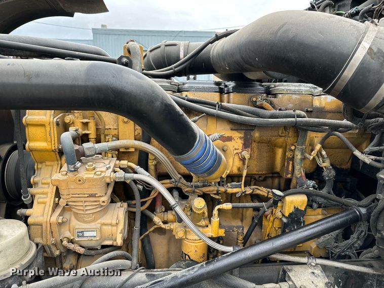 image for item DO4965 2004 Peterbilt 379  semi truck