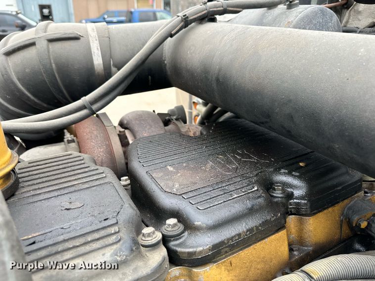 image for item DO4965 2004 Peterbilt 379  semi truck