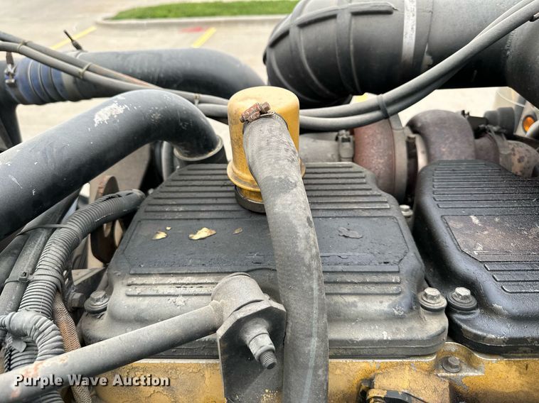 image for item DO4965 2004 Peterbilt 379  semi truck