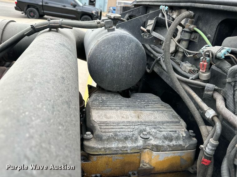 image for item DO4965 2004 Peterbilt 379  semi truck