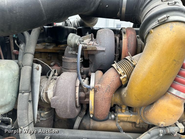 image for item DO4965 2004 Peterbilt 379  semi truck