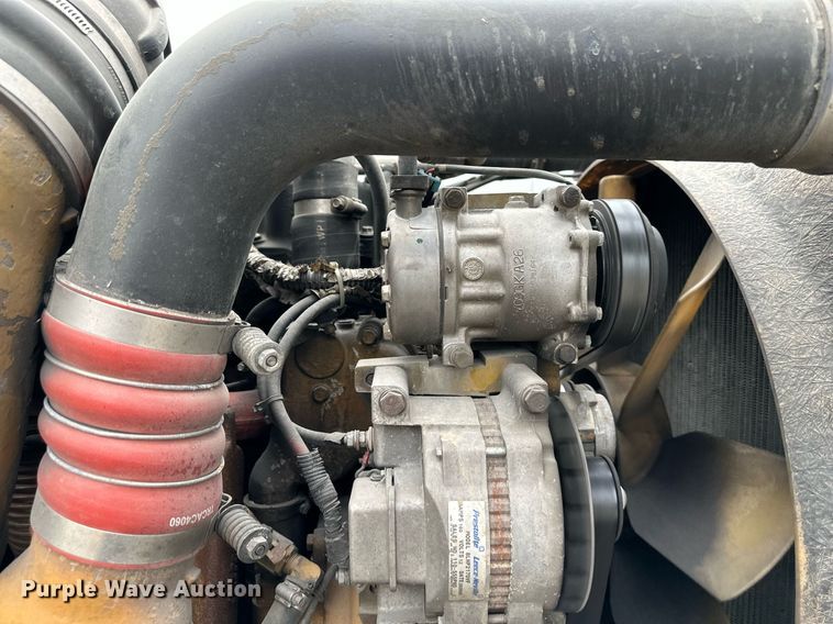 image for item DO4965 2004 Peterbilt 379  semi truck