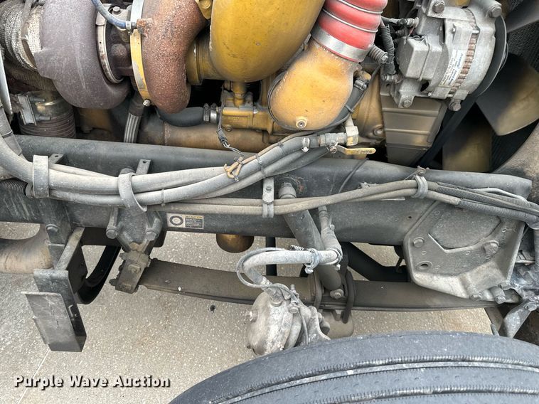 image for item DO4965 2004 Peterbilt 379  semi truck