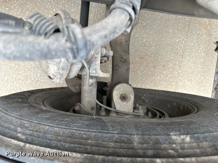 image for item DO4965 2004 Peterbilt 379  semi truck