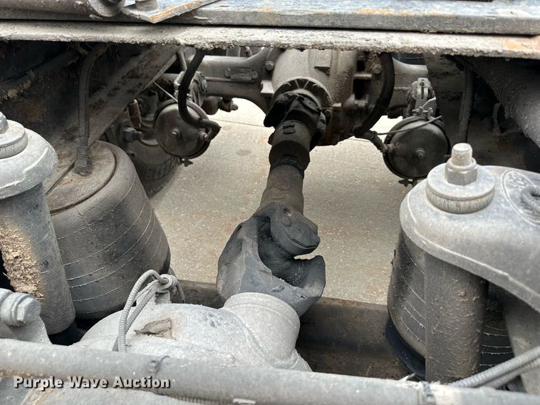 image for item DO4965 2004 Peterbilt 379  semi truck