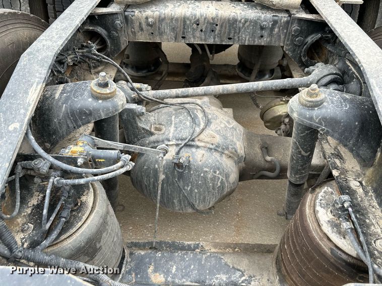 image for item DO4965 2004 Peterbilt 379  semi truck