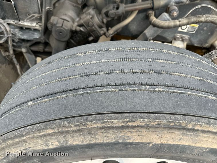 image for item DO4965 2004 Peterbilt 379  semi truck