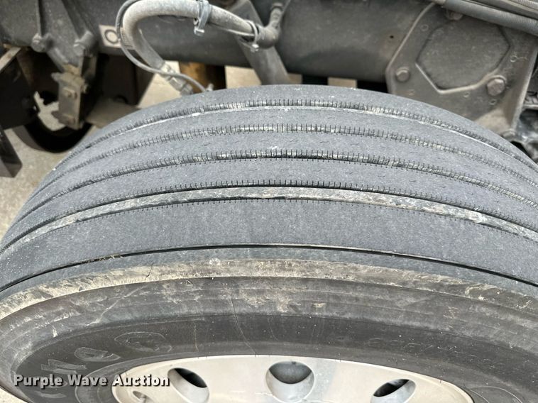 image for item DO4965 2004 Peterbilt 379  semi truck