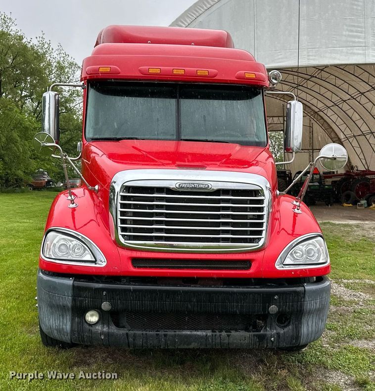 image for item DO4981 2009 Freightliner Columbia  semi truck