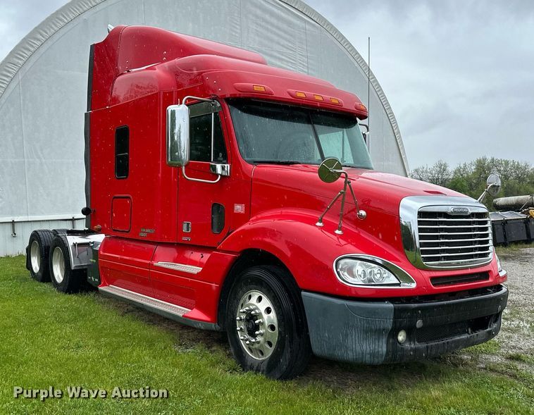 image for item DO4981 2009 Freightliner Columbia  semi truck
