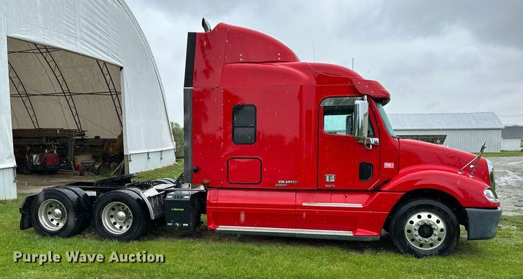 image for item DO4981 2009 Freightliner Columbia  semi truck