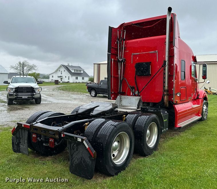 image for item DO4981 2009 Freightliner Columbia  semi truck
