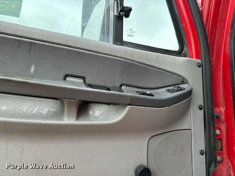 image for item DO4981 2009 Freightliner Columbia  semi truck