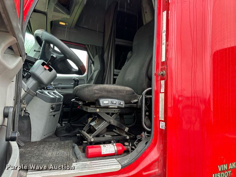 image for item DO4981 2009 Freightliner Columbia  semi truck