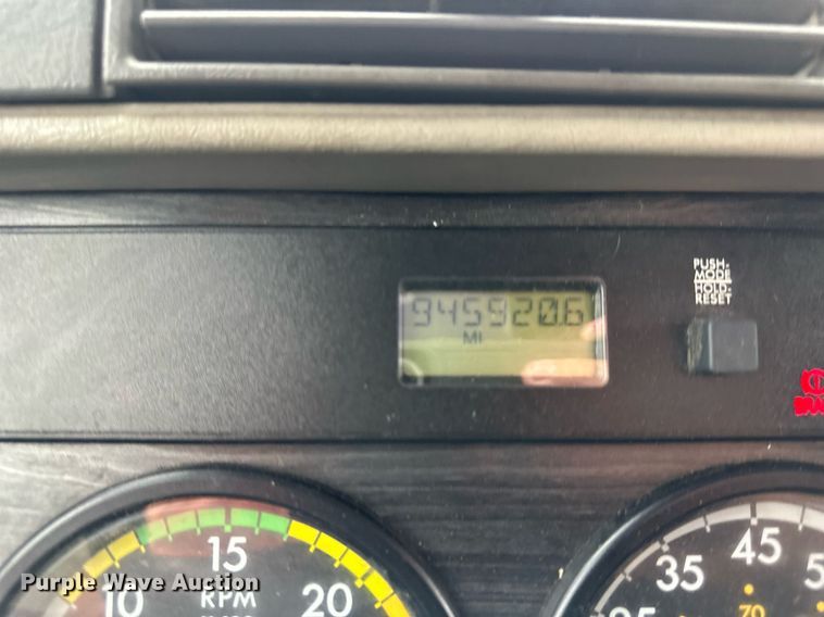 image for item DO4981 2009 Freightliner Columbia  semi truck