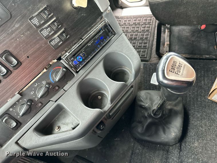 image for item DO4981 2009 Freightliner Columbia  semi truck