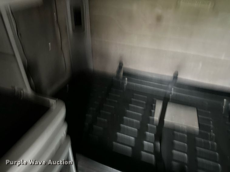 image for item DO4981 2009 Freightliner Columbia  semi truck