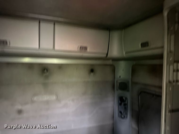 image for item DO4981 2009 Freightliner Columbia  semi truck