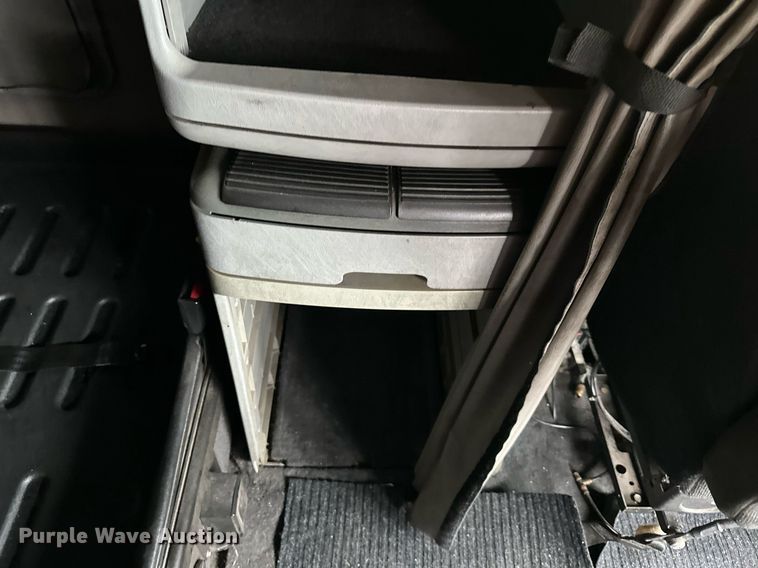 image for item DO4981 2009 Freightliner Columbia  semi truck