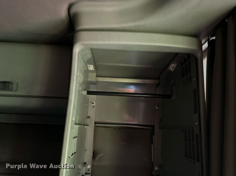 image for item DO4981 2009 Freightliner Columbia  semi truck