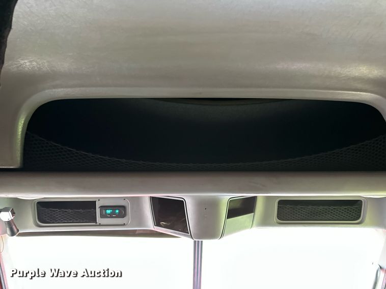 image for item DO4981 2009 Freightliner Columbia  semi truck