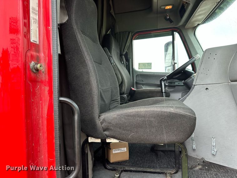 image for item DO4981 2009 Freightliner Columbia  semi truck