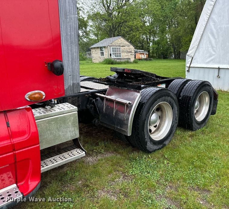 image for item DO4981 2009 Freightliner Columbia  semi truck