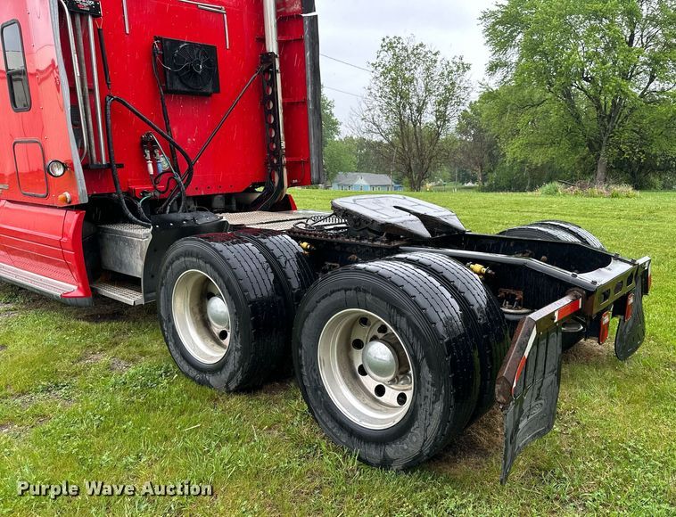 image for item DO4981 2009 Freightliner Columbia  semi truck