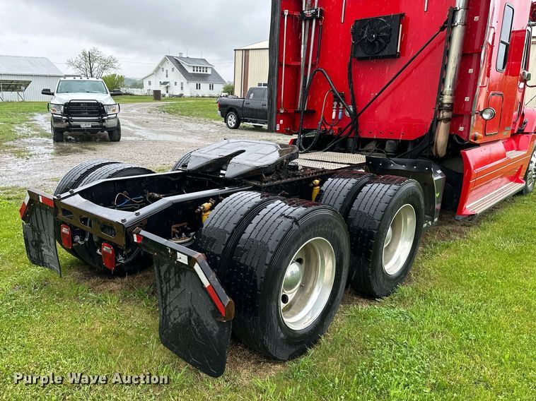 image for item DO4981 2009 Freightliner Columbia  semi truck