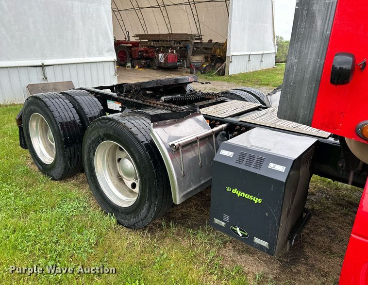 image for item DO4981 2009 Freightliner Columbia  semi truck