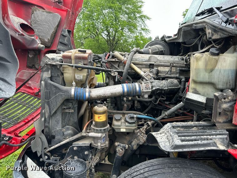 image for item DO4981 2009 Freightliner Columbia  semi truck