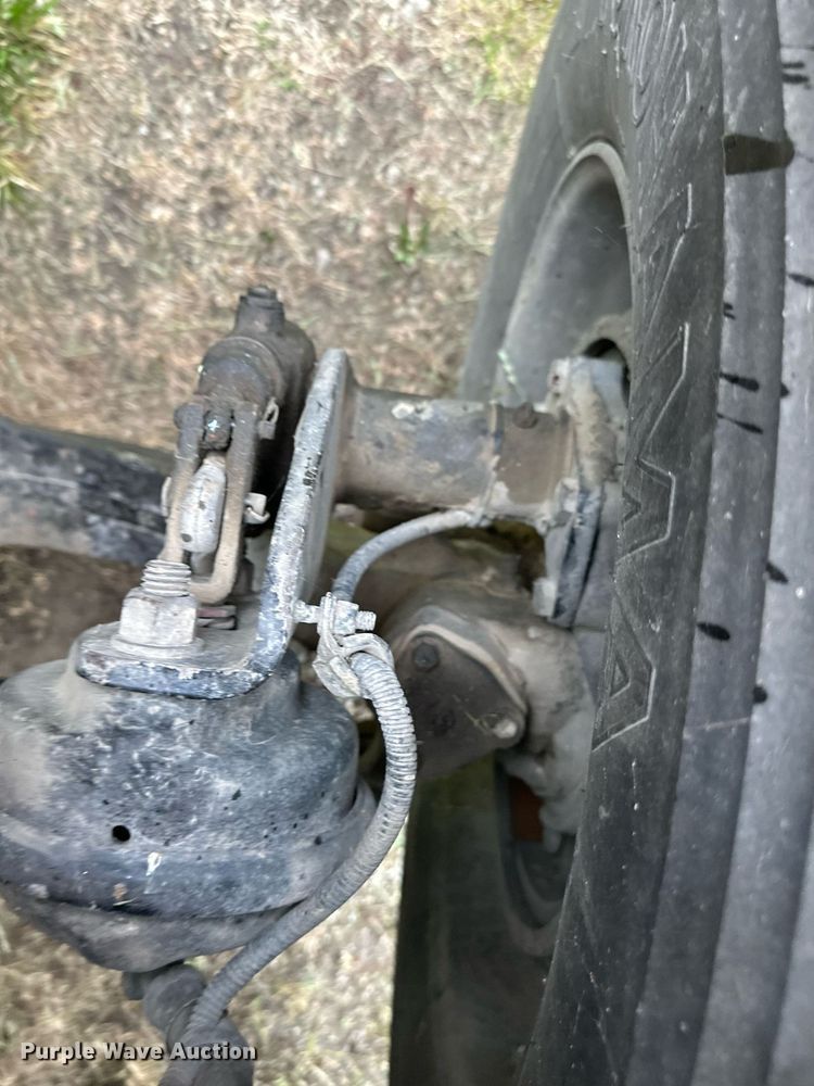 image for item DO4981 2009 Freightliner Columbia  semi truck