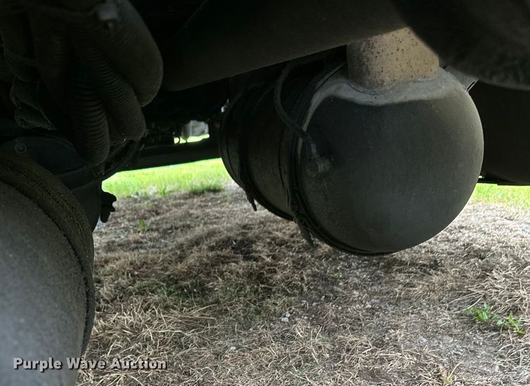 image for item DO4981 2009 Freightliner Columbia  semi truck