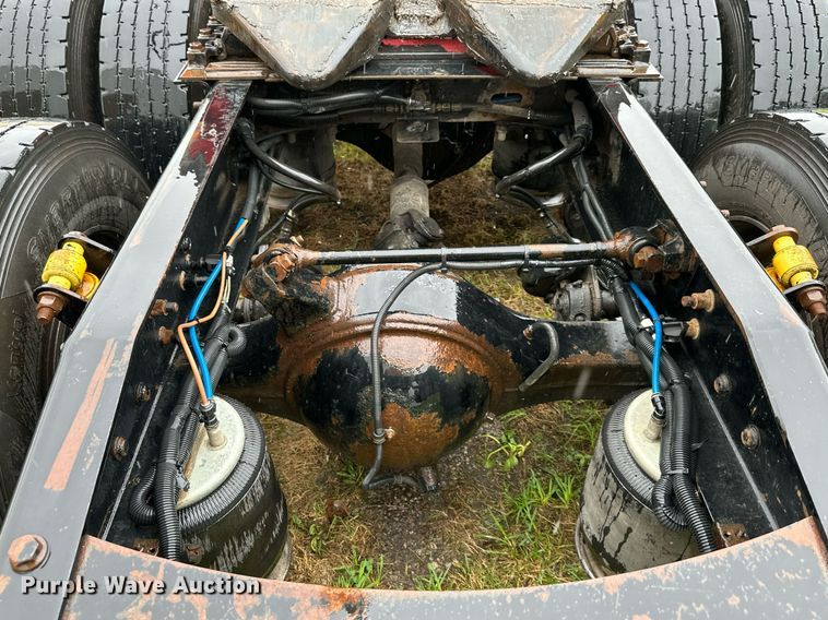 image for item DO4981 2009 Freightliner Columbia  semi truck