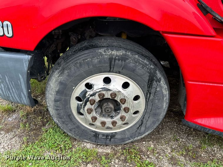 image for item DO4981 2009 Freightliner Columbia  semi truck