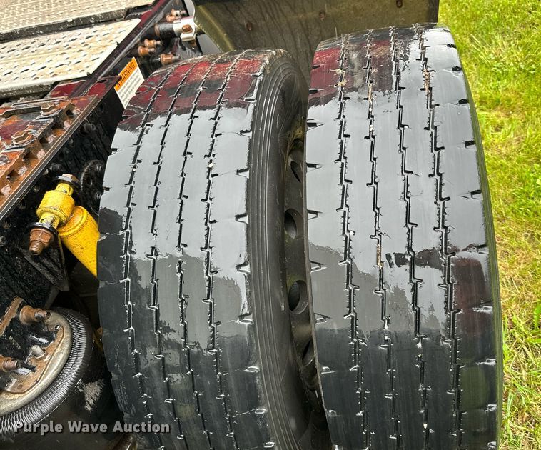 image for item DO4981 2009 Freightliner Columbia  semi truck