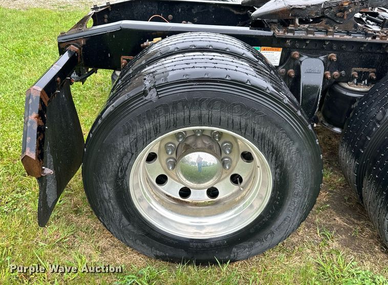 image for item DO4981 2009 Freightliner Columbia  semi truck