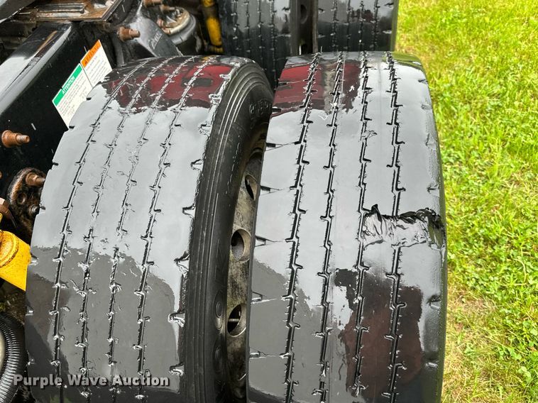 image for item DO4981 2009 Freightliner Columbia  semi truck