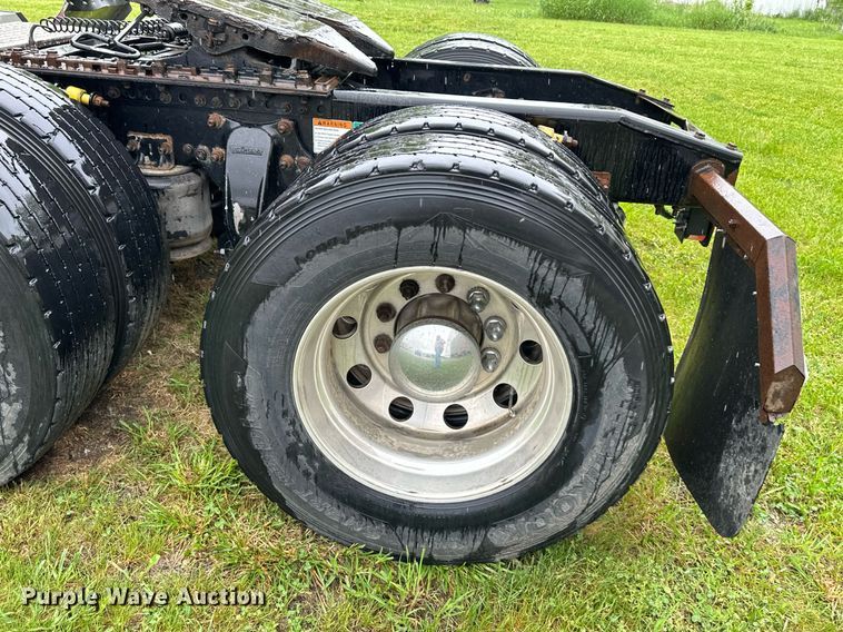 image for item DO4981 2009 Freightliner Columbia  semi truck