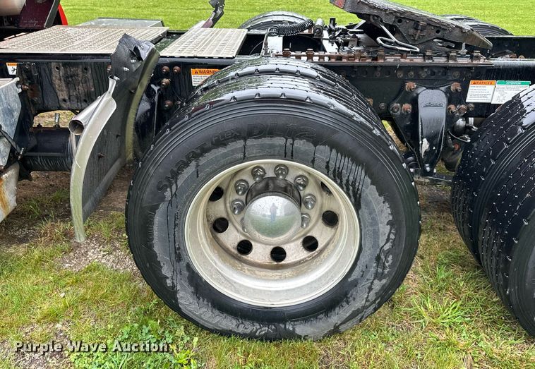 image for item DO4981 2009 Freightliner Columbia  semi truck