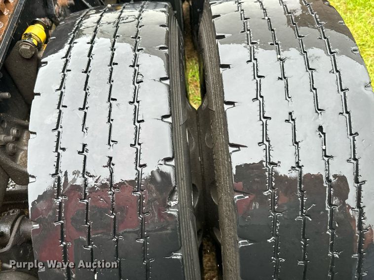 image for item DO4981 2009 Freightliner Columbia  semi truck