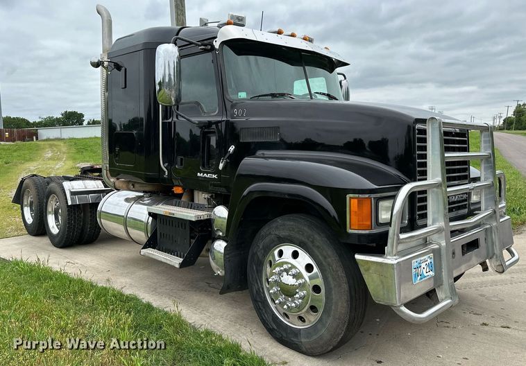 image for item DP3121 2009 Mack 600  semi truck