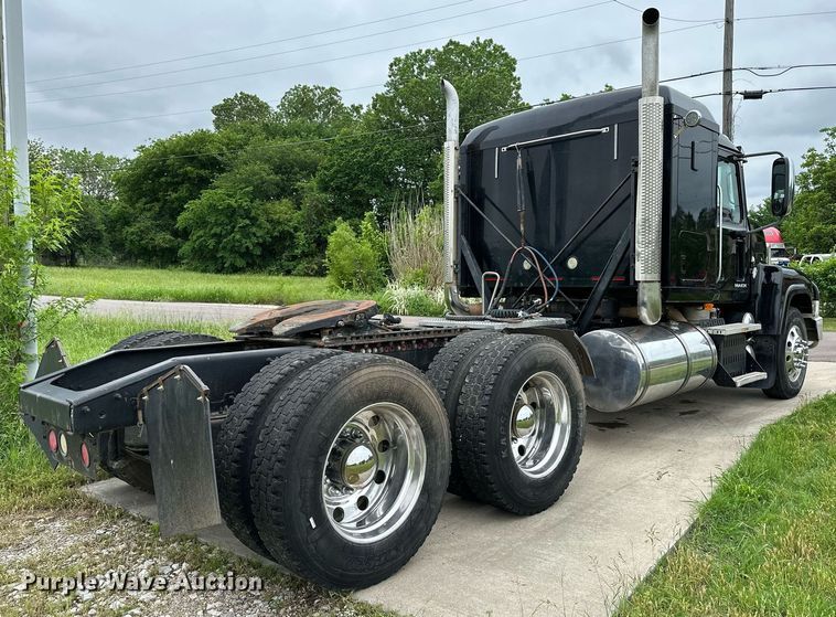 image for item DP3121 2009 Mack 600  semi truck